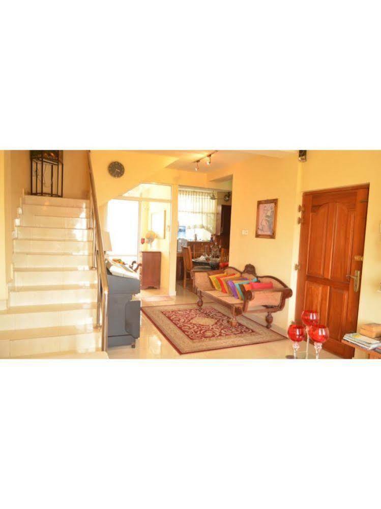 Frangipani Apartment Dehiwala-Mount Lavinia Exterior photo